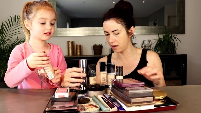 TRANSFORMATION de Maman avec du MAQUILLAGE ! Ellie maquille Mamounette ! C'est la CATA !