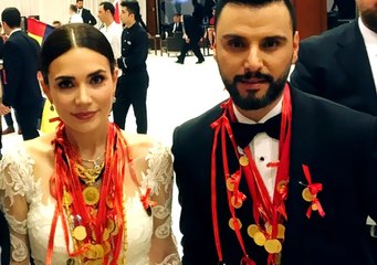 Alişan ve Buse Varol Düğünde Takılan Altınlarını Evde Saklıyor