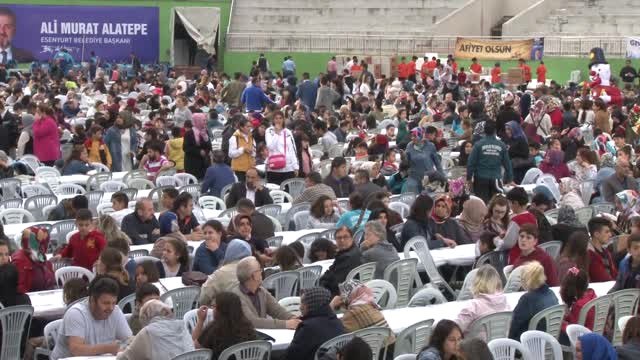 Milli Güreşçi Rıza Kayaalp, Binlerce Sporcu ile İftarda Bir Araya Geldi