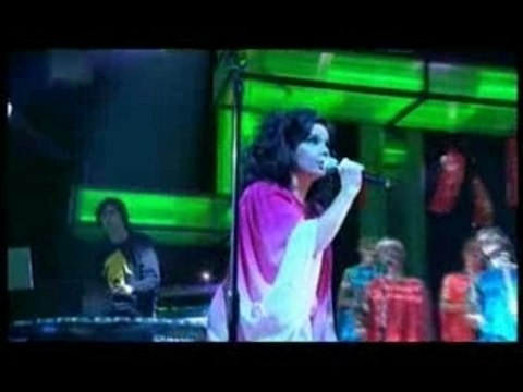 Bjork - Earth intruders [live@Later 2007]