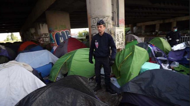 Les images de l'évacuation du plus grand camp de migrants à Paris