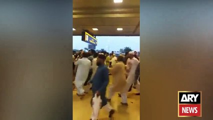 Umrah passengers caught fighting over ZamZam water at Karachi Airport