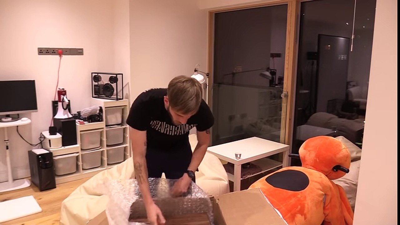 THE RUBY PLAYBUTTON _ YouTube 50 Mil Sub Reward Unbox