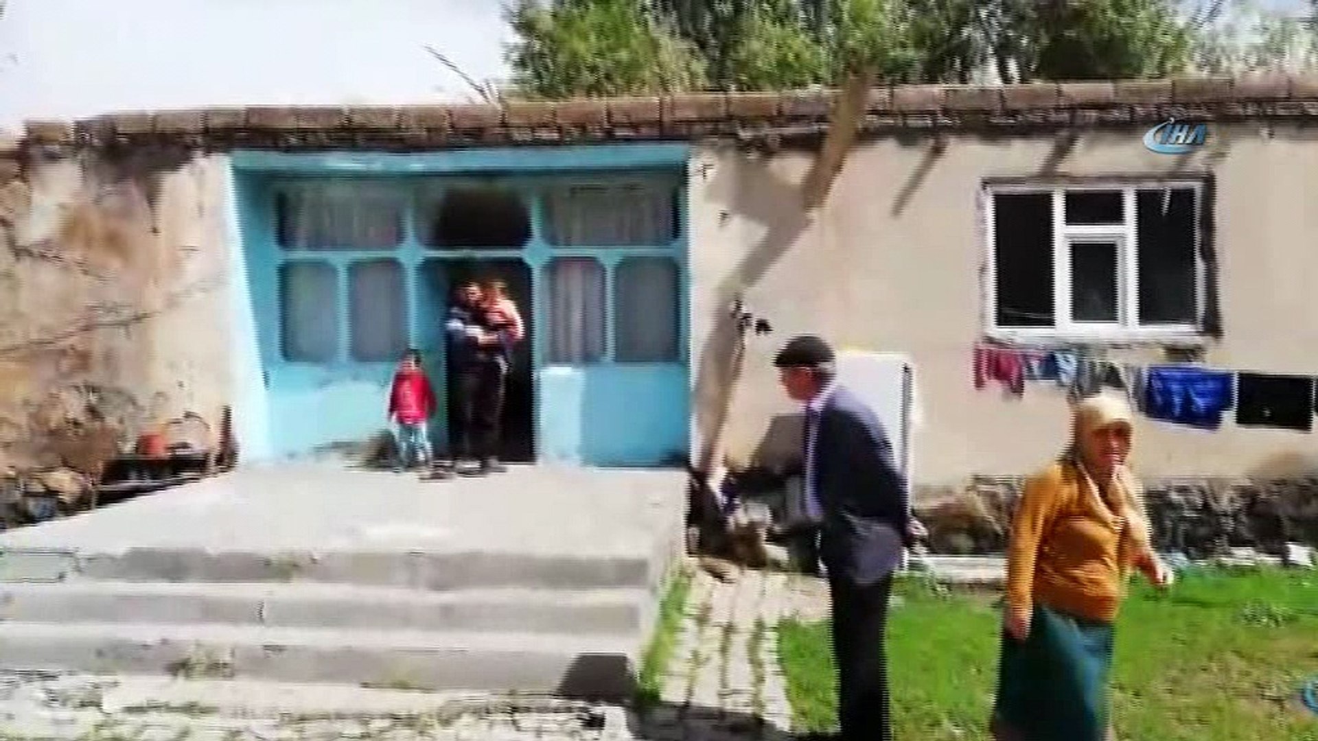 dogubayazit ta yagmur nedeniyle bir evin duvari coktu dailymotion video