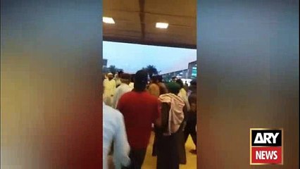 Umrah Zaireen fight at Karachi Airport over Zamzam water