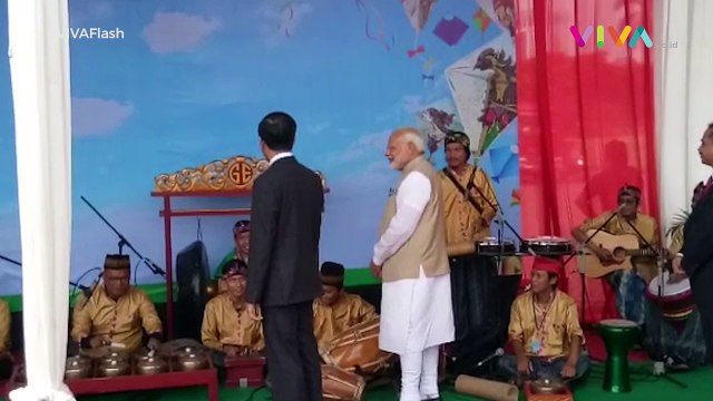 Serunya Jokowi Main Layangan Bersama PM India di Monas