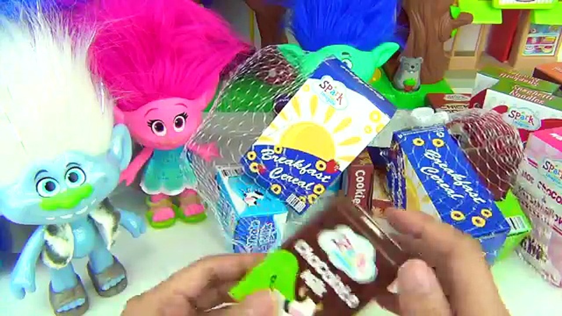 TROLLS Wal mart Cart Grocery Sale with Poppy Toys Unlimited