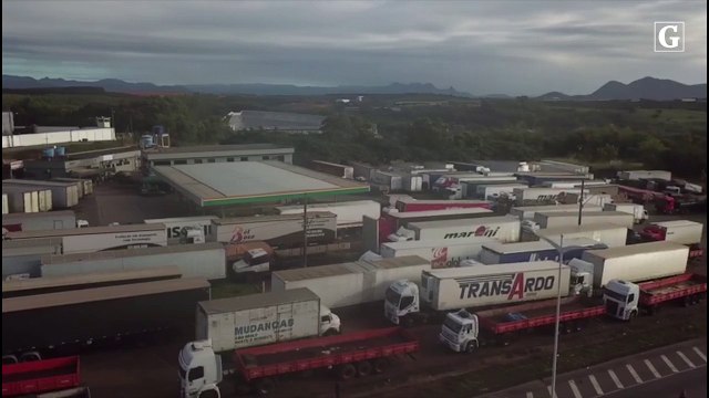 Caminhoneiros fazem bloqueio na Rodovia do Contorno