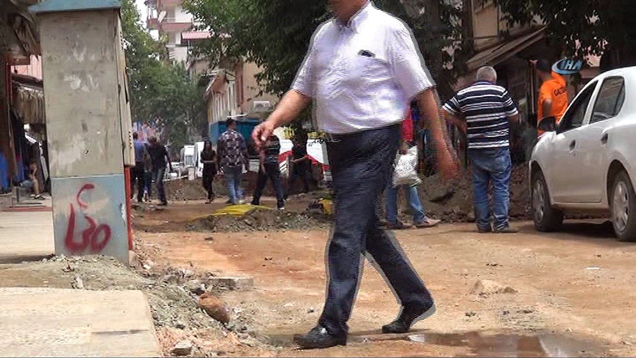 Doğalgaz çalışmalarında su borusu patladı