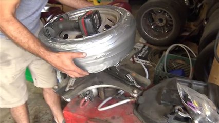 Sogar Autoreifen: Aus Panzertape kann man einfach alles machen