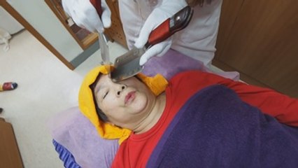 Masajista con cuchillos y otras profesiones peculiares en Asia