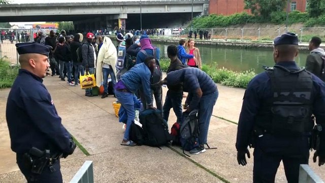 Париж: мигрантов Тысячелетия эвакуировали