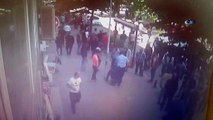 Karısını sokak ortasında döven adama vatandaşlardan meydan dayağı