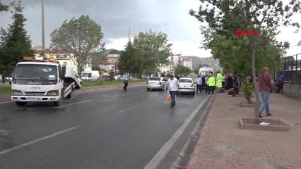 Kayseri Oğluyla Yolun Karşısına Geçmek İsteyen Kadın Otomobil Altında Kaldı