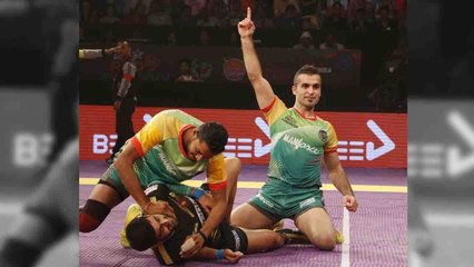 Pro Kabaddi League Auction 2018 : Fazal Atrachali Sold to U Mumba For 1 Crore | वनइंडिया हिंदी