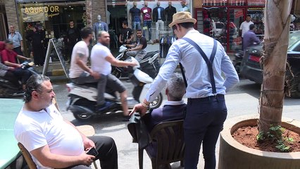 A Beyrouth, un barbier ambulant ressuscite une vieille tradition