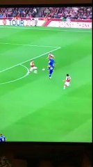 Ozil shpiku një pasim të ri në ndeshjen kundër Leicesterit