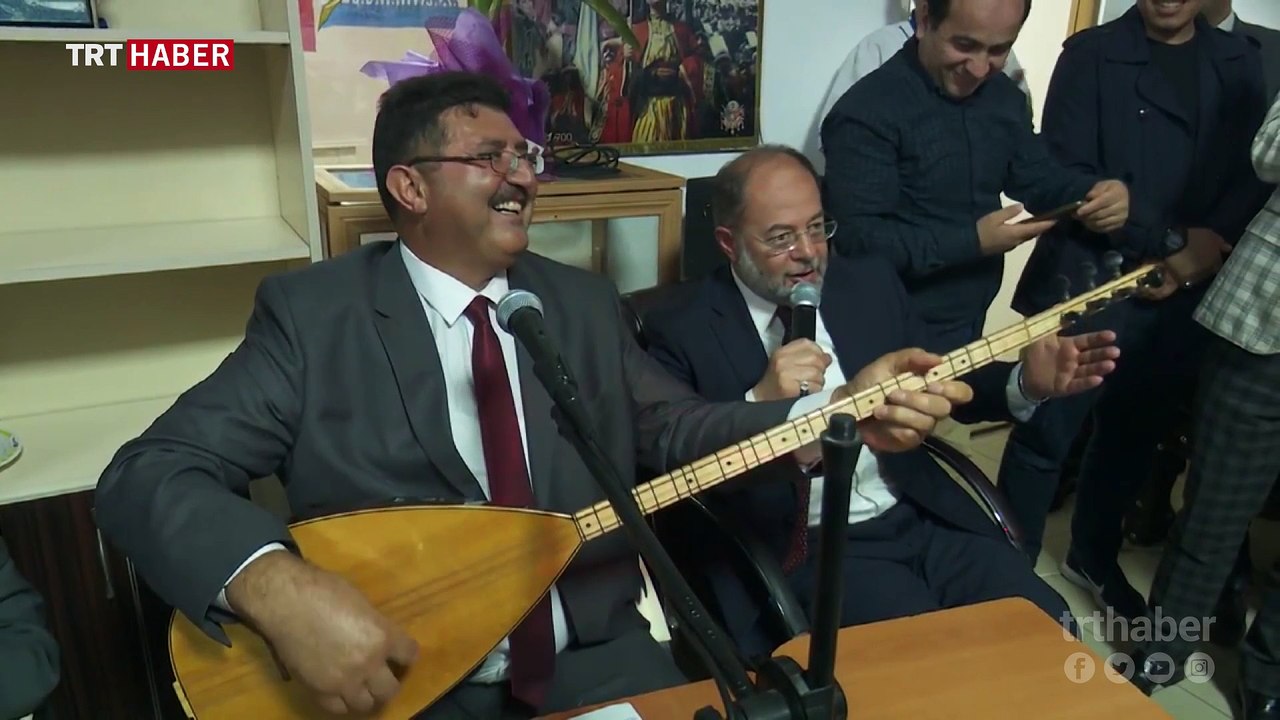 Başbakan Yardımcısı Akdağ, Erzurumlu halk ozanlarıyla atıştı