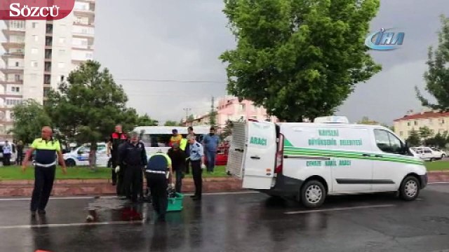 Korkunç kaza! Anne öldü, oğlu yaralı; sürücü kaçtı