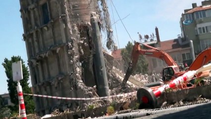 Atatürk Kültür Merkezinin Yıkımında Son Duvar Böyle Yıkıldı