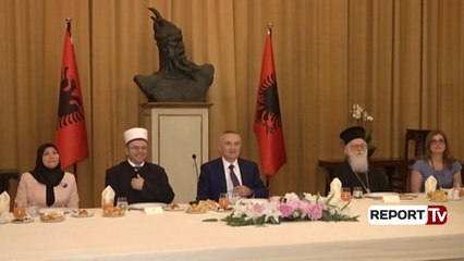 Report TV - Meta shtron iftar për Ramazanin: Indetiteti ynë fetar dhe shoqëror është europian