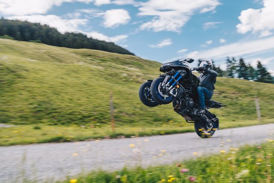 2019 Yamaha NIKEN First Ride Review - On Two Wheels