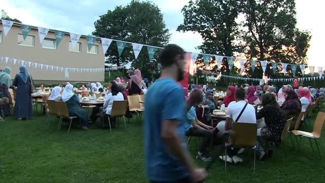 Balkanlar'da Yetimler İçin İftar Sofrası Kuruldu