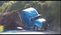 SUPER TRUCK EN APUROS ! DESTROZADOS