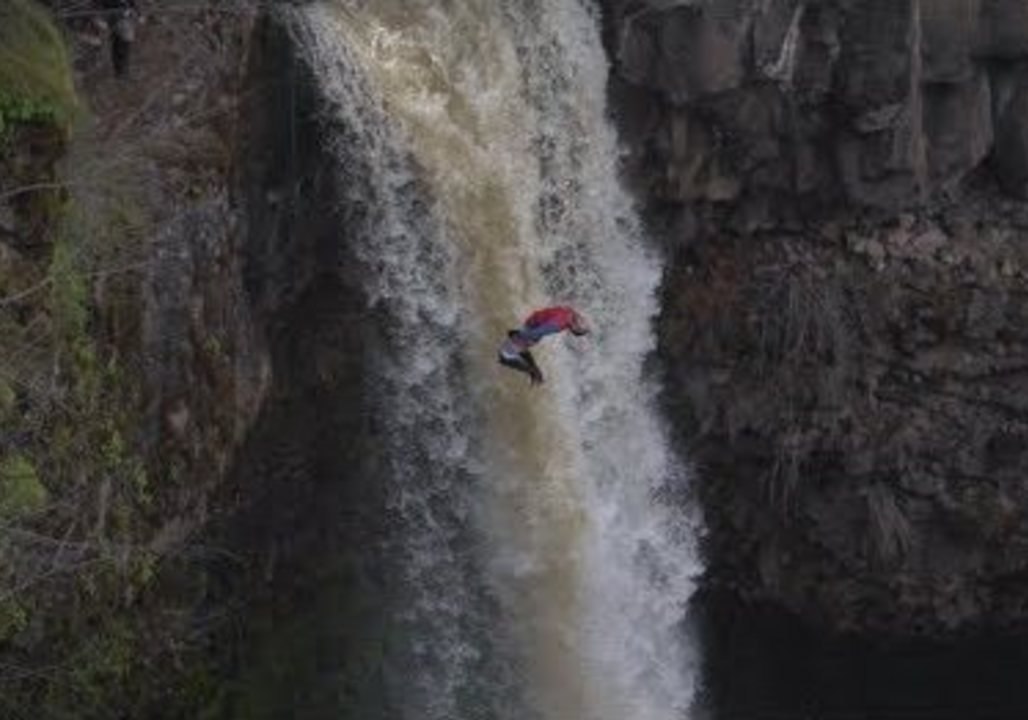 Daredevils Enjoy Cliff Jumping in the Pacific North West