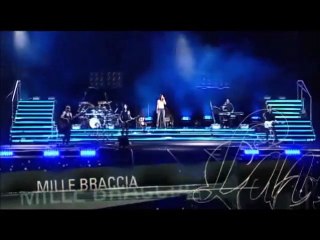 LAURA PAUSINI – MILLE BRACCIA Napoli