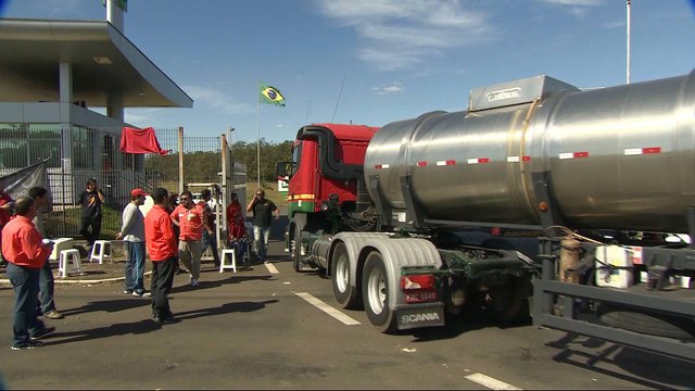 Brazil oil workers walk out as truckers' strike eases