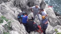 Zonguldak Balık Tutarken Kayalıklardan Düşüp Yaralandı