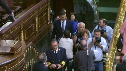 Ovaciones para Sánchez y Rajoy en la moción de censura