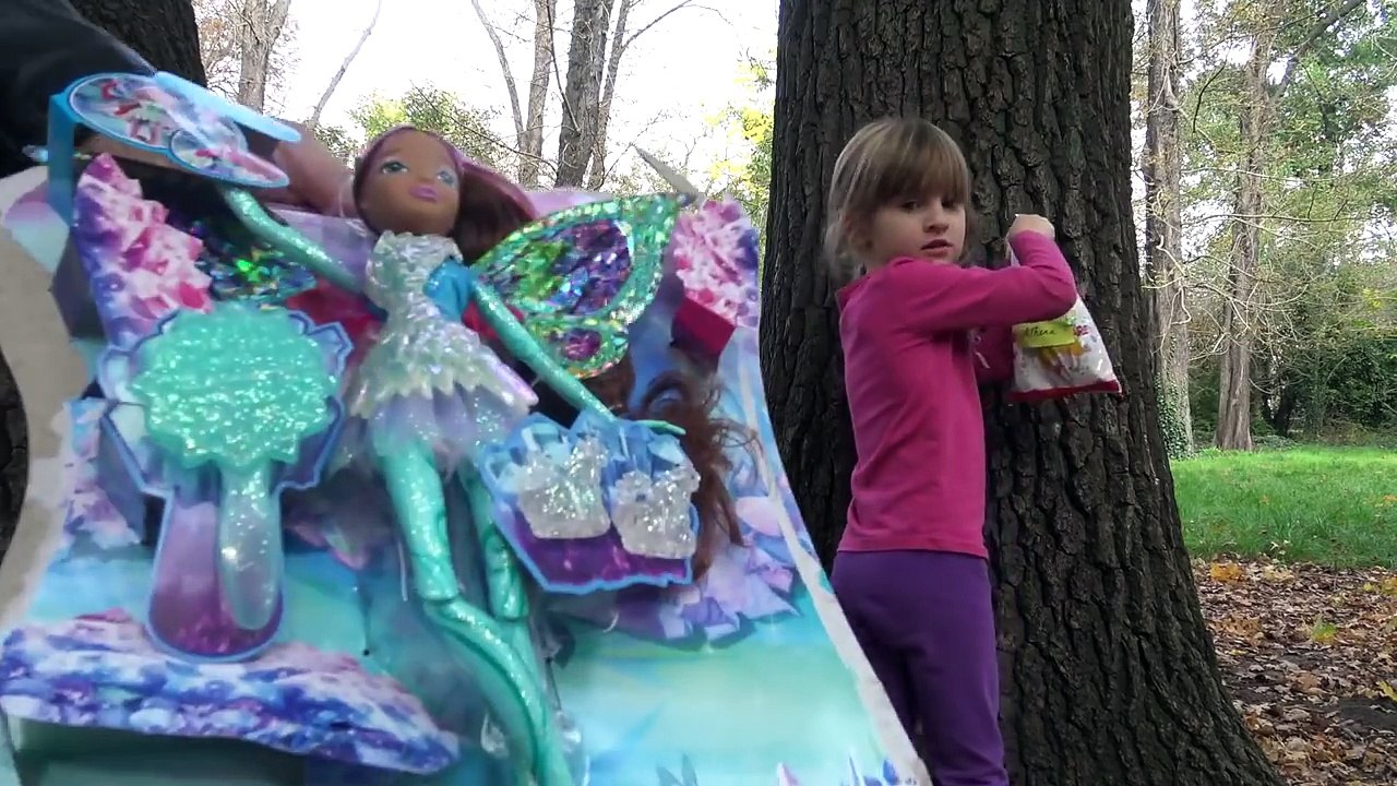 VLOG • DUEL DE POUPÉES DANS LES BOIS ! WINX VS REGAL ACADEMY !! - Studio Bubble Tea