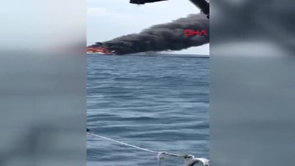 Aydın Kuşadası Açıklarında Yat Alev Aldı, Baba Oğlu Kurtarıldı