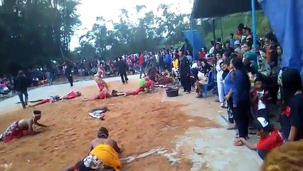 kuda lumping..puluhan penonton ndadi kesurupan.. live bandungan 28 maret 2017.