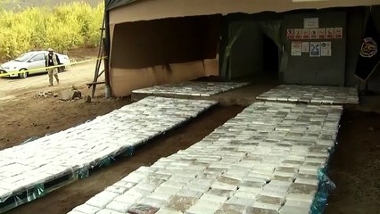 Perú incauta cocaína con imágenes de "El Chapo" y Pablo Escobar