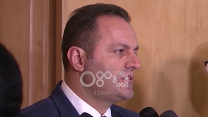 Ora News - Adriatik Llalla para KPA, shkruan në turqisht: S'mund të vij