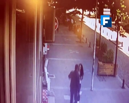 Boşanmak üzere olduğu eşini döven kocaya uçan kafa attı!