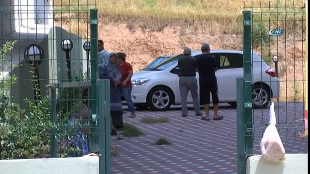 Emekli Polis Memuru, Boşanmak İsteyen Eşini Kızının Gözü Önünde Öldürdü