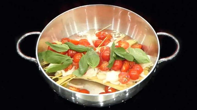 Recette : Le One Pot Pasta tomates cerises basilic selon Martha Stewart