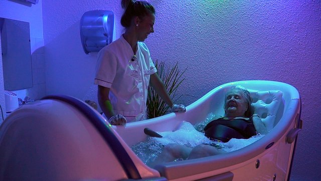 A la découverte de la balnéothérapie et l'art thérapie à l'Orpéa de l'Hermitage