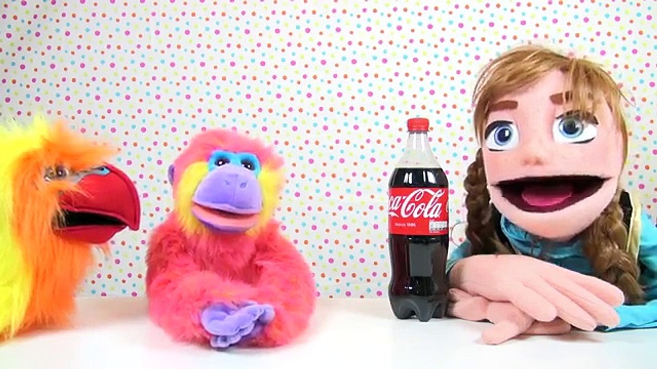 Petite anna reine des neiges coca challenge avec ses amis en francais !