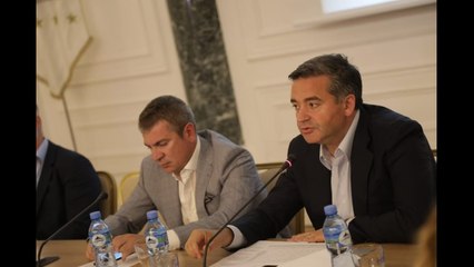 Report Tv - Klosi: Thirrja e fundit për të mos derdhur ujërat e zeza në bregdet