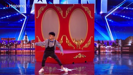 Vea al joven británico que hace los movimientos similares a los de un títere