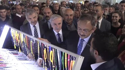 Bakan Özhaseki Ramazan Sokağını Gezdi