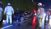 Kaza yapan otomobil yandı - İSTANBUL