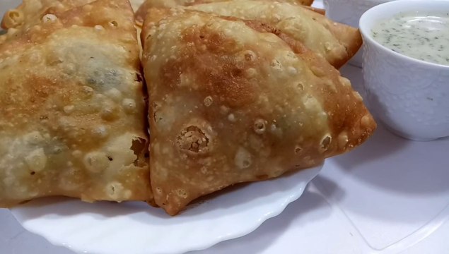 Aloo Samosa| Punjabi Samosa| Veg Samosa| Easy Recipe| By Safina's Kitchen.
