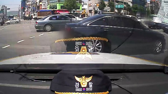 도와주세요 ...아기 생명 살린 경찰차 질주 / YTN