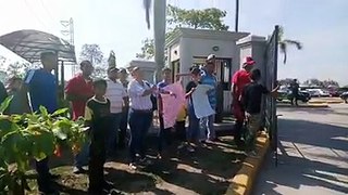 #TPInformativo Pobladores del sector López Arellano exigen la liberación de tres personas detenidas el pasado viernes mediante operativos en esa zona y son vinc